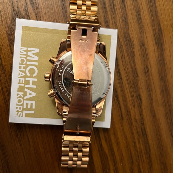 MICHAEL KORS Womens MK5569 'Lexington' Rose Gold Tone 26mm Watch - Picture 3 of 7